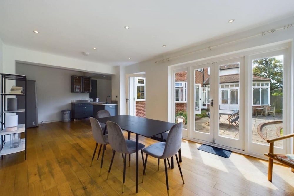 The Richmond Park Hideaway - Cozy 4bdr House With Garden Rooftop Terrace
