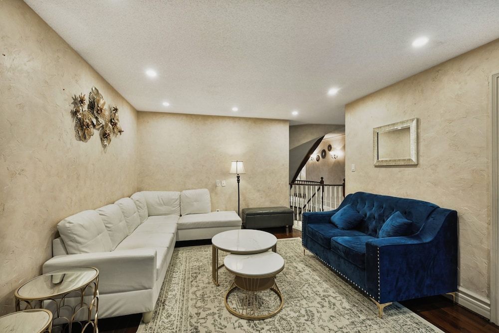 Mississauga Retreat Your Spacious 5-bedroom Home