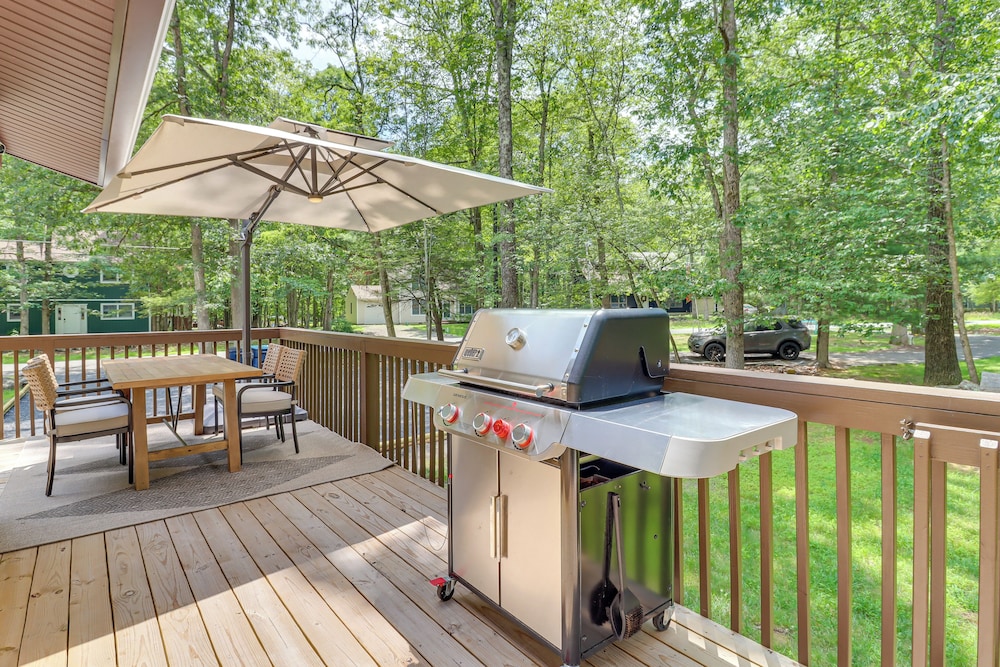 Pool + Lake Access, Yard: Poconos Family Getaway