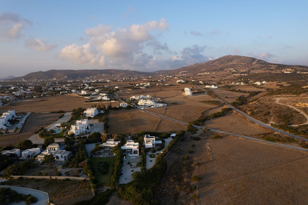 Villa Leilani 3 Bedroom Home by the Beach