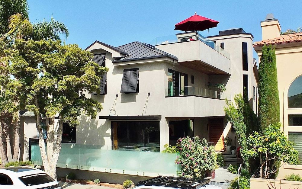 Naples Luxury Retreat - 3 BDR Stay for 6 With Rooftop Patio