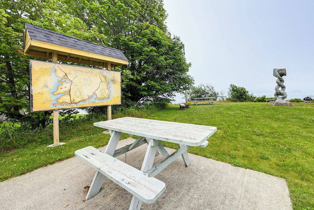 The Hideaway in Downeast Maine: Walk to Ocean