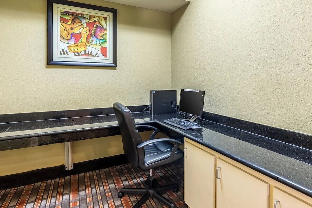 CasaBlanca Inn & Suites Houston