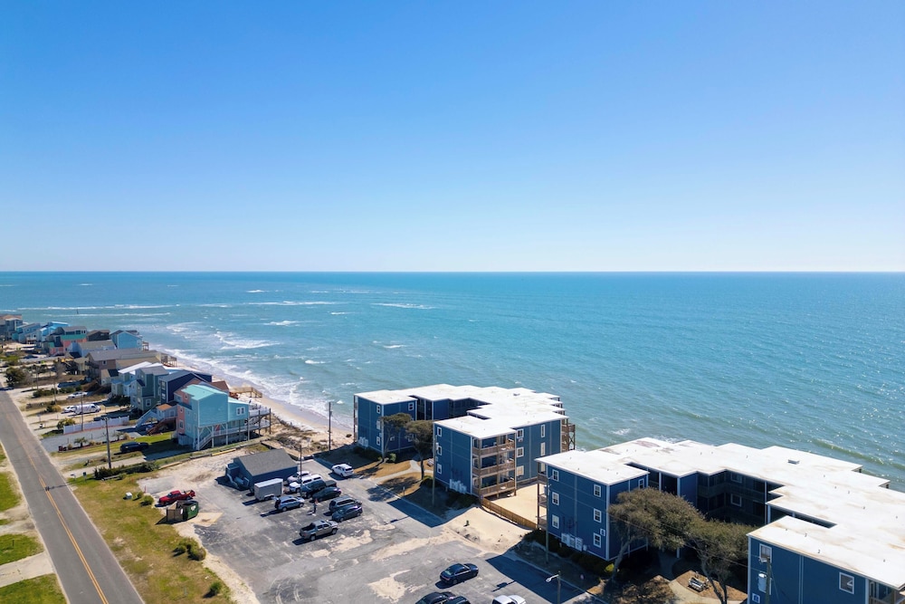 Steps to Sand! 3rd-floor North Topsail Beach Condo