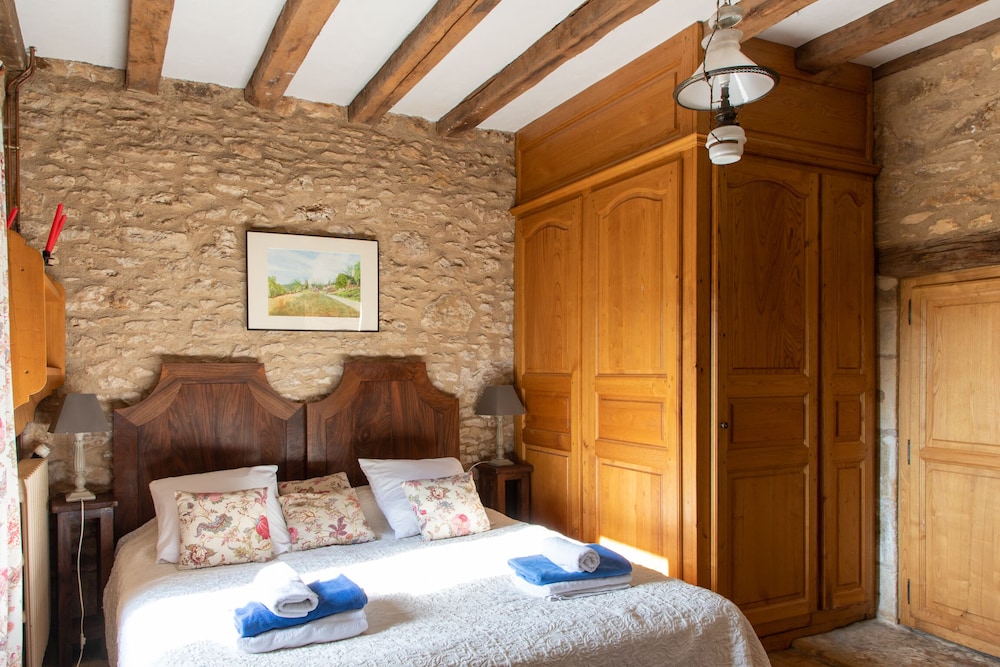 Chambre D'hôtes La Rossillonie