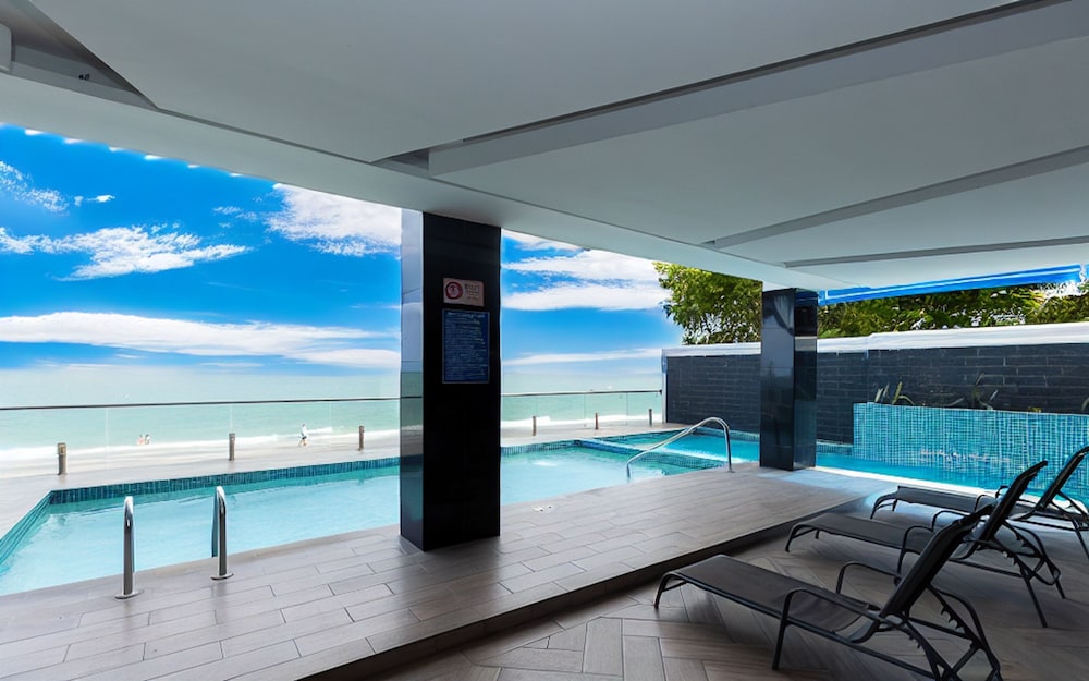 The Farallon Beach Condo by Acomodo