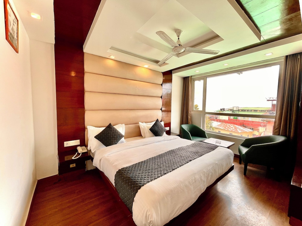 Hotel Roshie Mall Road Mussoorie