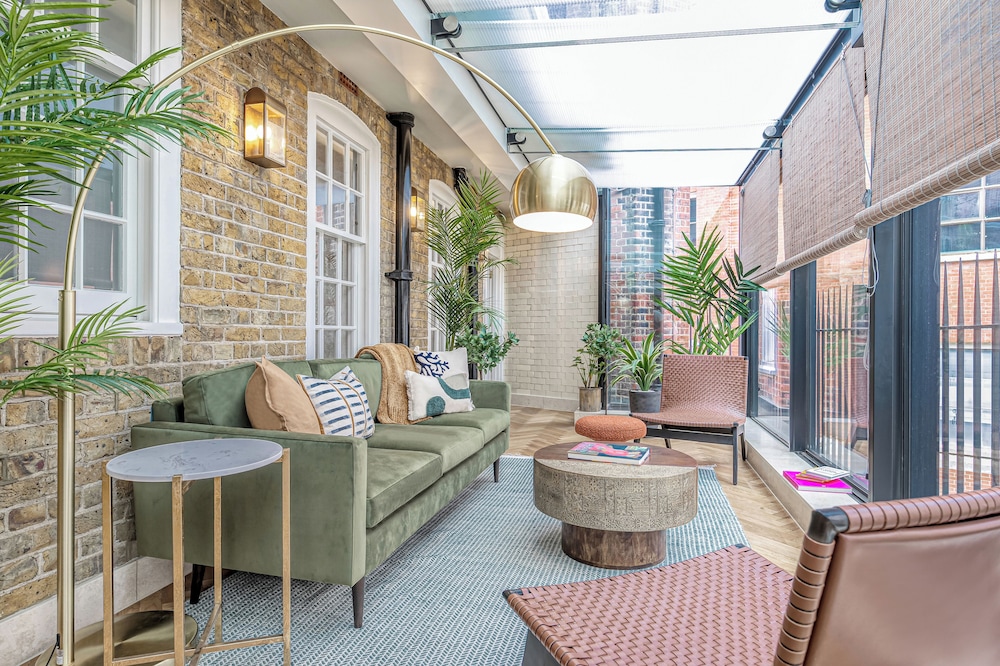 Luxury flats near Big Ben and London Eye