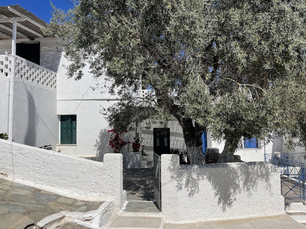 Charming two Bedroom Fisherman's House on Kea photo 1