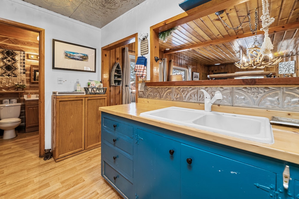 Whisk-A-Way Cabin view 3