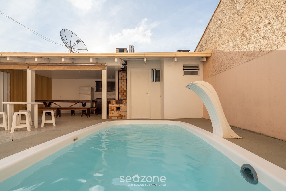 5BR Home w/ Pool in Penha Center Bsl190