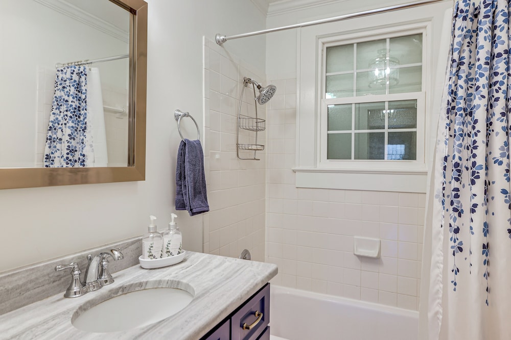 3 Mi to Dtwn Greer: Mountain-view Home!