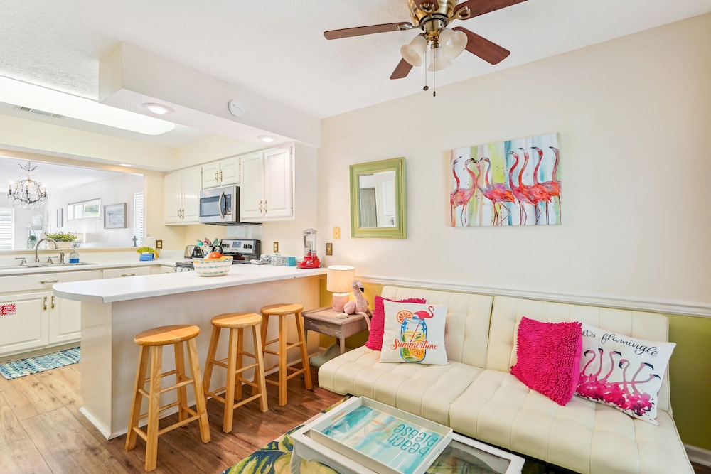 Breezy PCB Vacation Rental w/ Lanai, Walk to Ocean