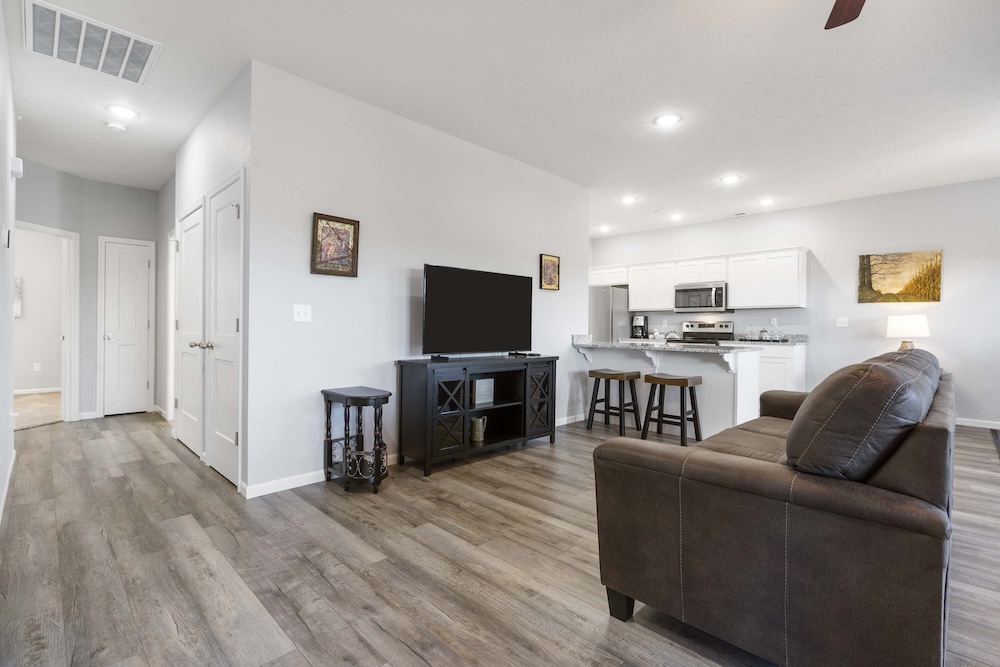 Stonebridge Escape Sleeps 8!