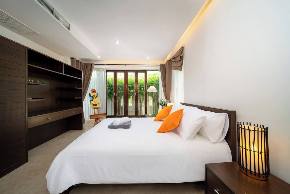 Spacious Private 4 BR Villa With a Working Office