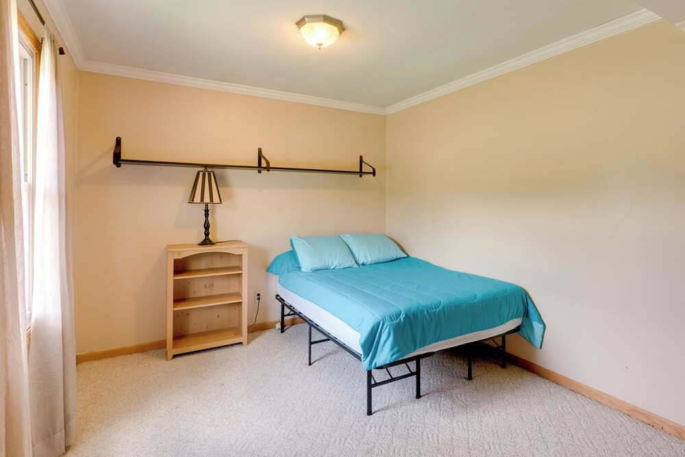 Game Room & On-site Pond: Laurelville Retreat!