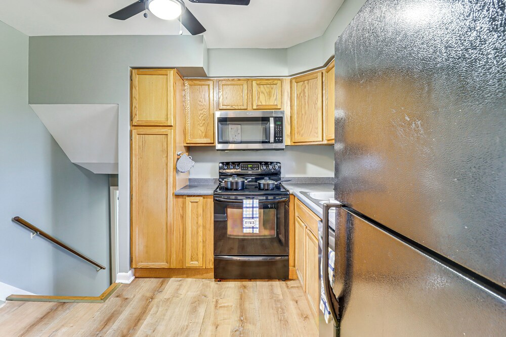 4 Mi to Northwest Stadium: Inviting Home!