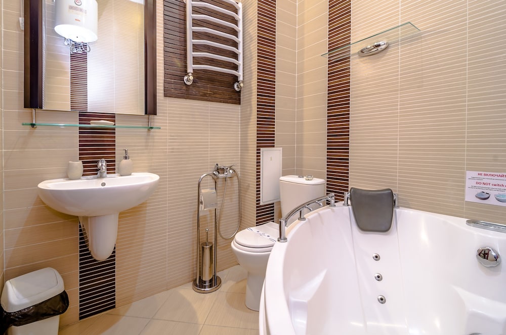 Rent Kiev Lva Tolshtoho Square