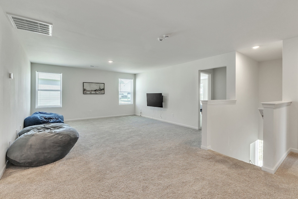 5br Pet Friendly Retreat With Garage Parking 5 Bedroom Home