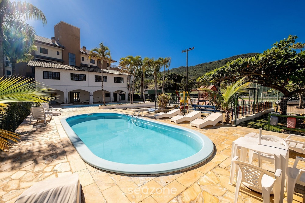 Apt Beautiful Condominium Foot on the Sand Rpb038