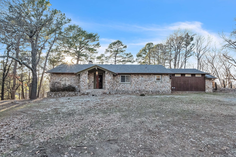 Lakefront Escape On Lake Hudson 5 Bedroom Cabin
