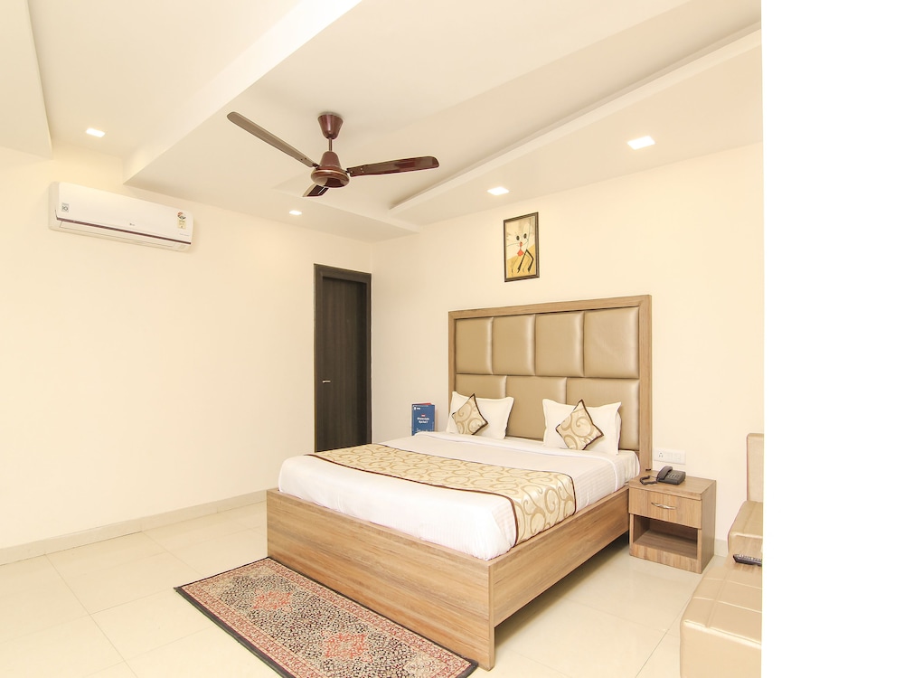 OYO 13932 Hotel Pushpanjali