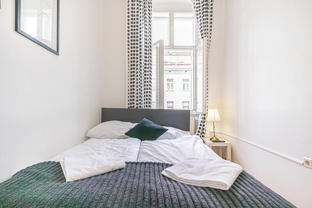 Private Room For Long Stay Stadthalle