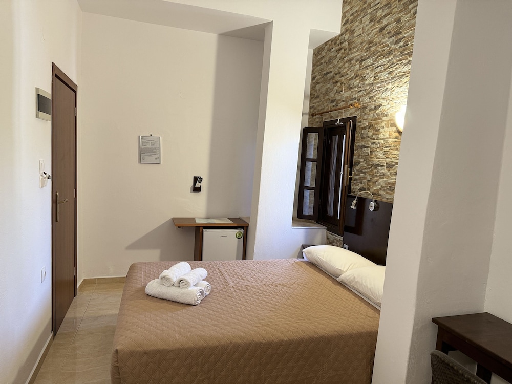 Eleni Rooms