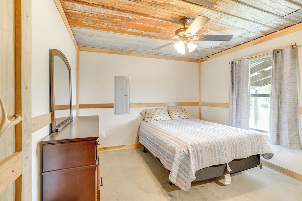 5 Mi to Lake Barkley: Secluded Retreat in Kuttawa