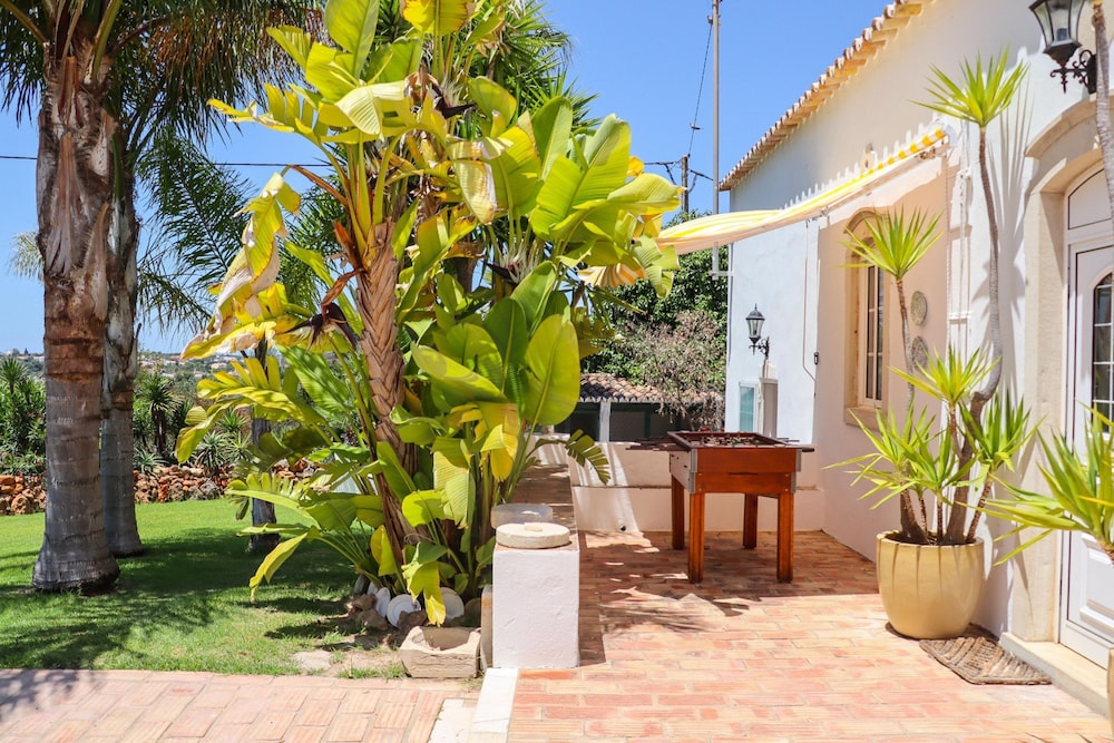Idyllic Farm House With Huge Garden for 14pax