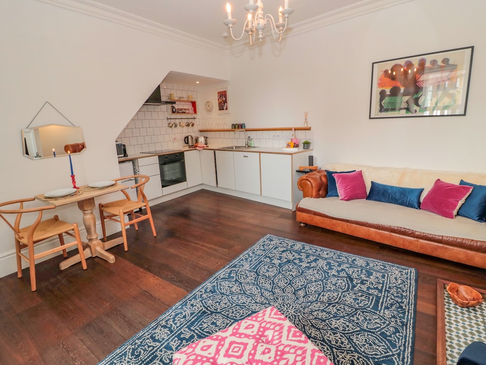 8 Pedwell Way