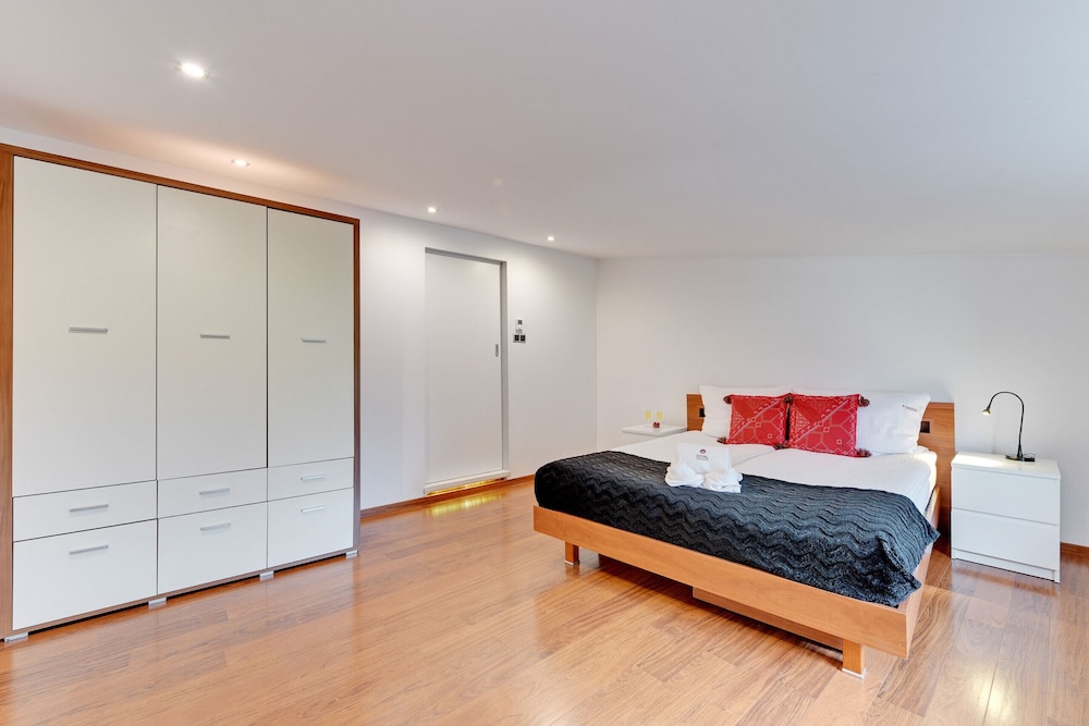 Apartament Vegas by Renters view 4