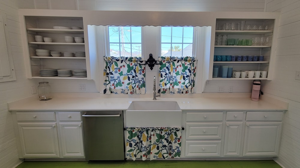Twelve Palms Cottage by Tybee Vacation Rentals
