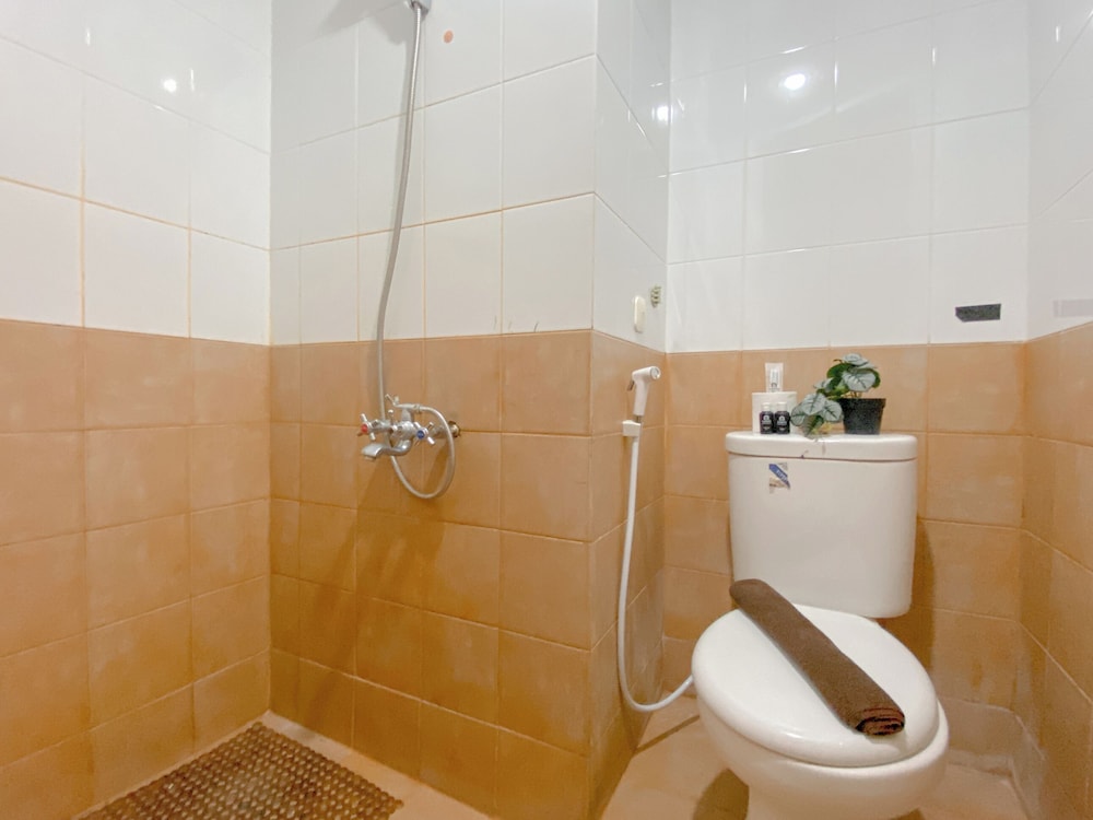 Cozy Living 2Br At Green Pramuka City Apartment