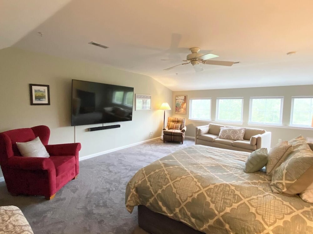 Canal Landing Court 36