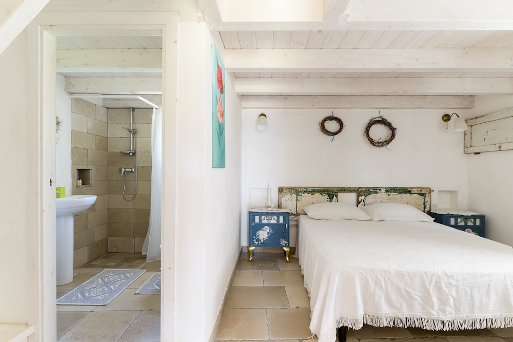 Trullo Mandorlo by Wonderful Italy
