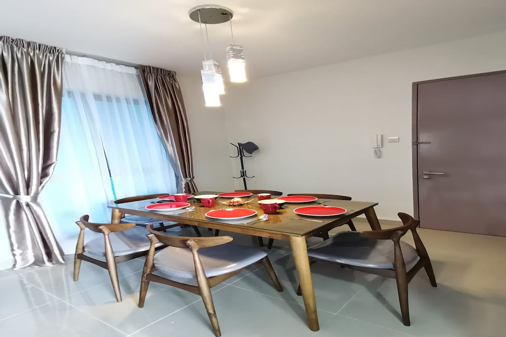 Amerin Residence Mall Apartments