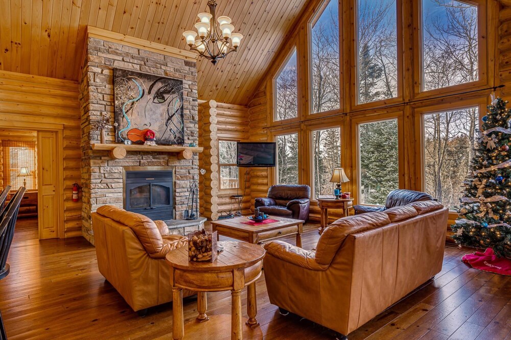 Grand Duc 74 - Gorgeous log Cottage With Private hot tub Heated Pool and Sauna