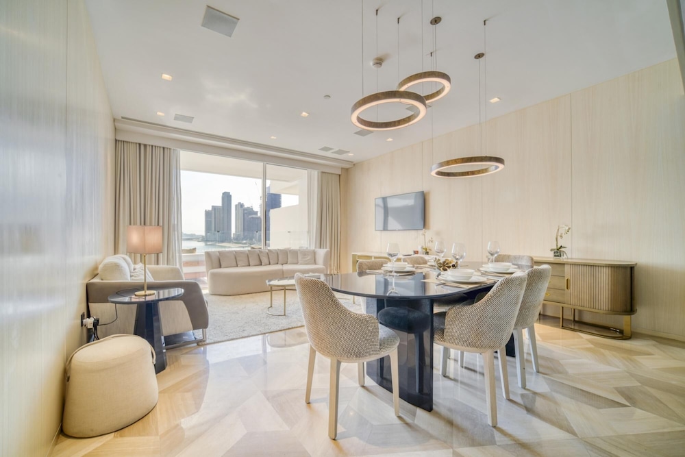 Modern Sea View Apt at the Five Palm Jumeirah