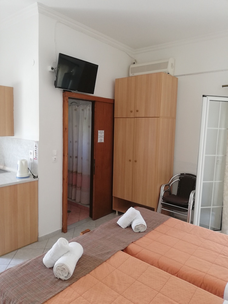 Likourgos beach apartments