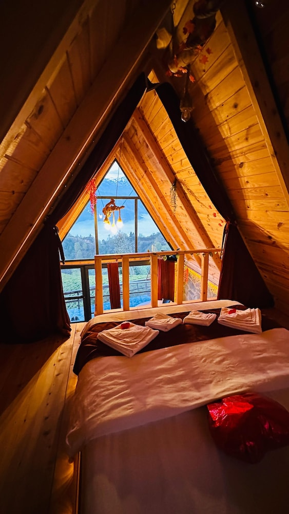 Stiela Suit Bungalov