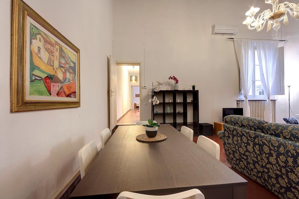 Servi 34 in Firenze With 3 Bedrooms and 2 Bathrooms