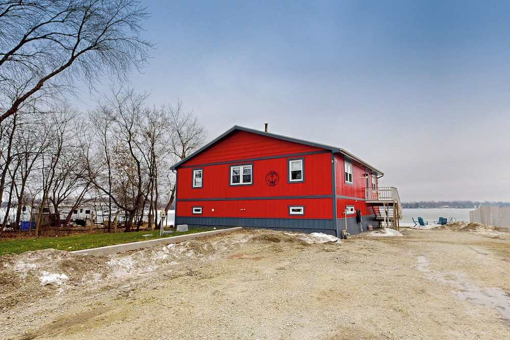 Lakefront Home w/ Fire Pit on Lake Marie