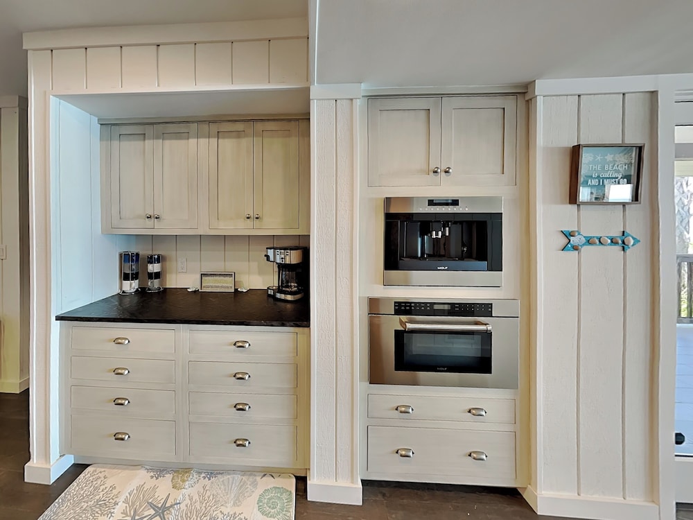 Ocean Commotion by Distinctive Beach Rentals
