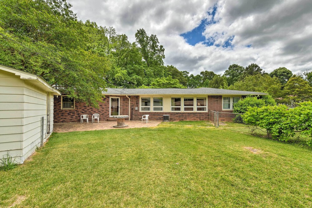 Cozy Charlotte Retreat w/ Yard ~ 5 Mi to Dtwn view 3