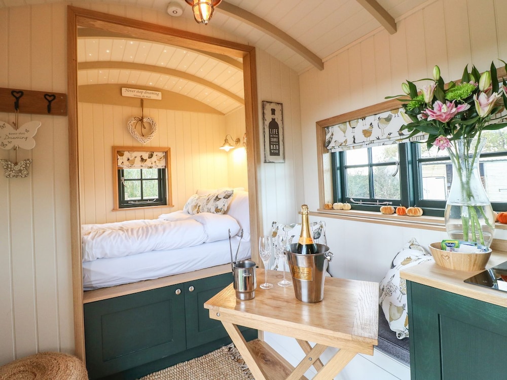 Poppie's Shepherds Hut at Shepherds Lodge