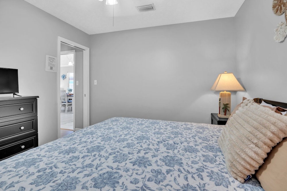 Spacious Home With Beach Access 3 Bedroom Home