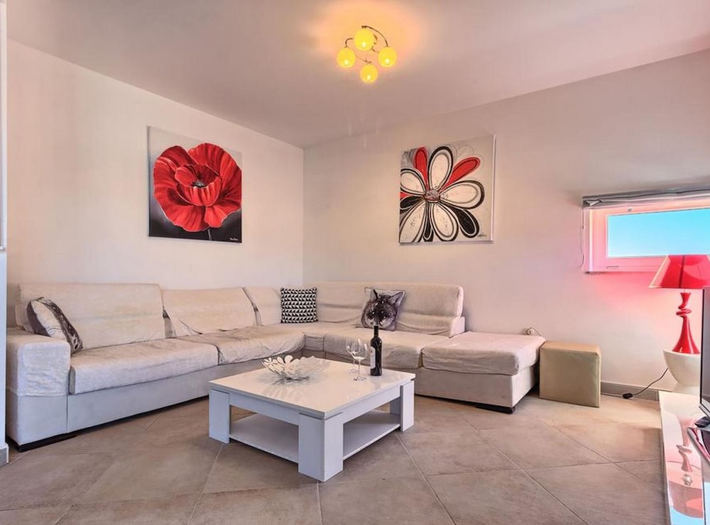 Luxury Apartment Okrug Gornji With Sea View and Pool