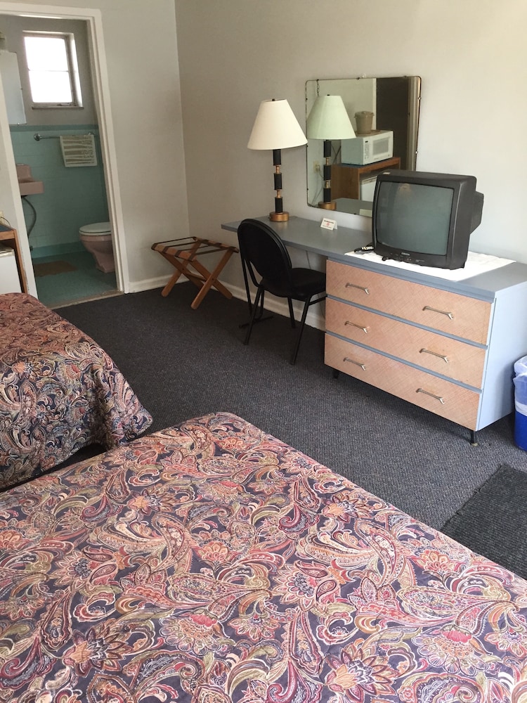 Colonial Hotel-Motel