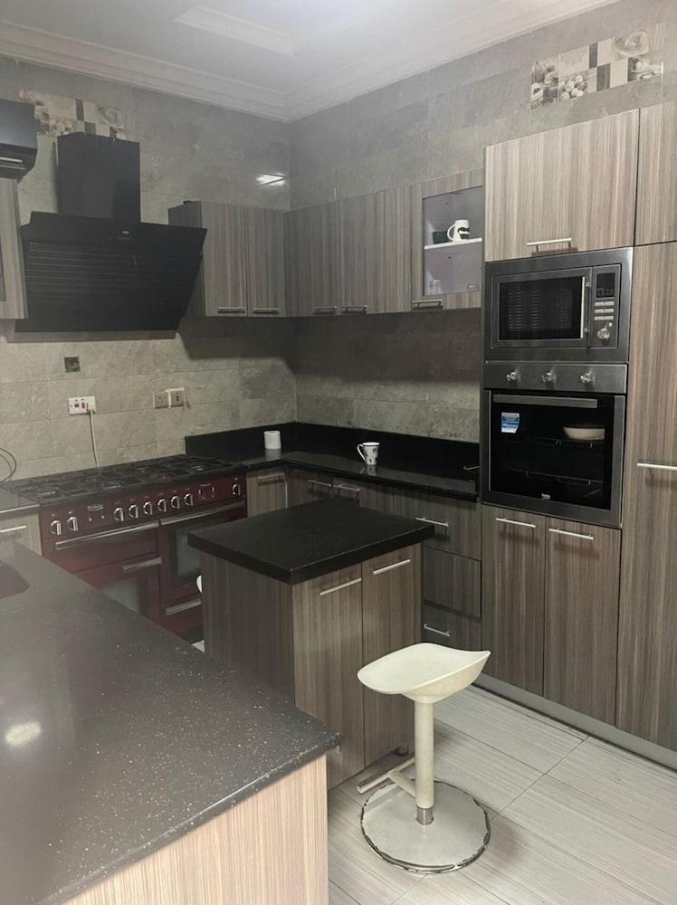 Lovely nb 3-bed House in Opebi view 5